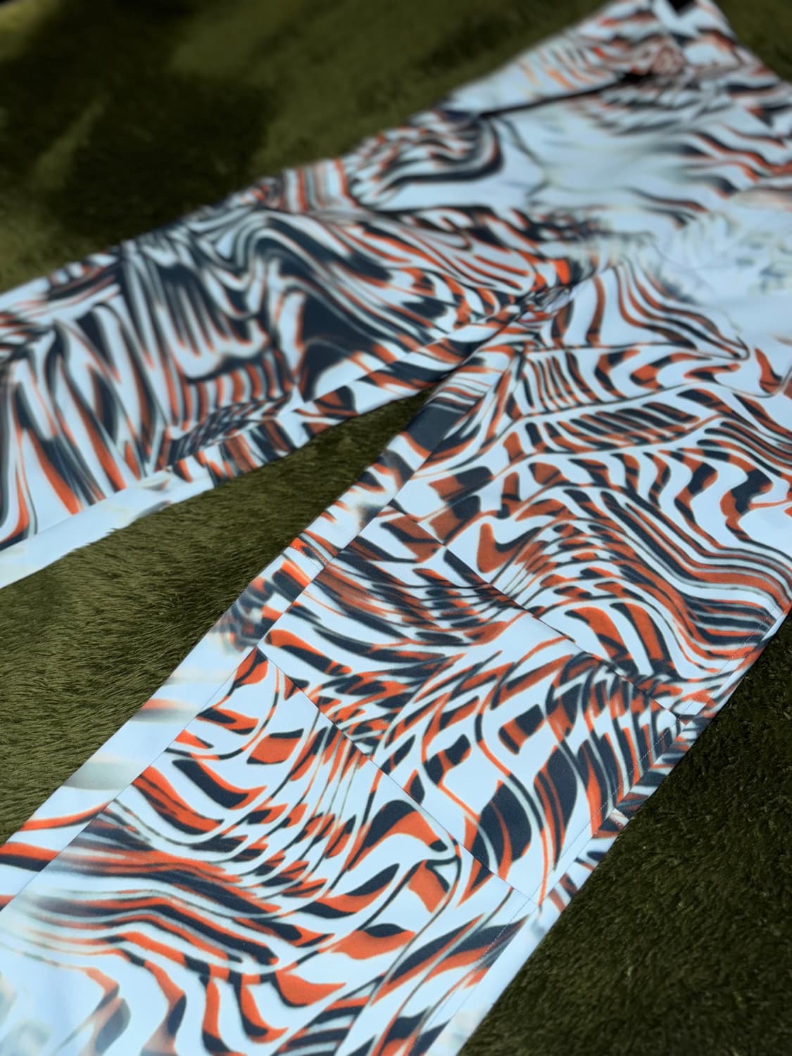 [32] 디젤 옵티컬 그래픽 엠브로더리 로고 부츠컷 팬츠 블루 상품이미지7