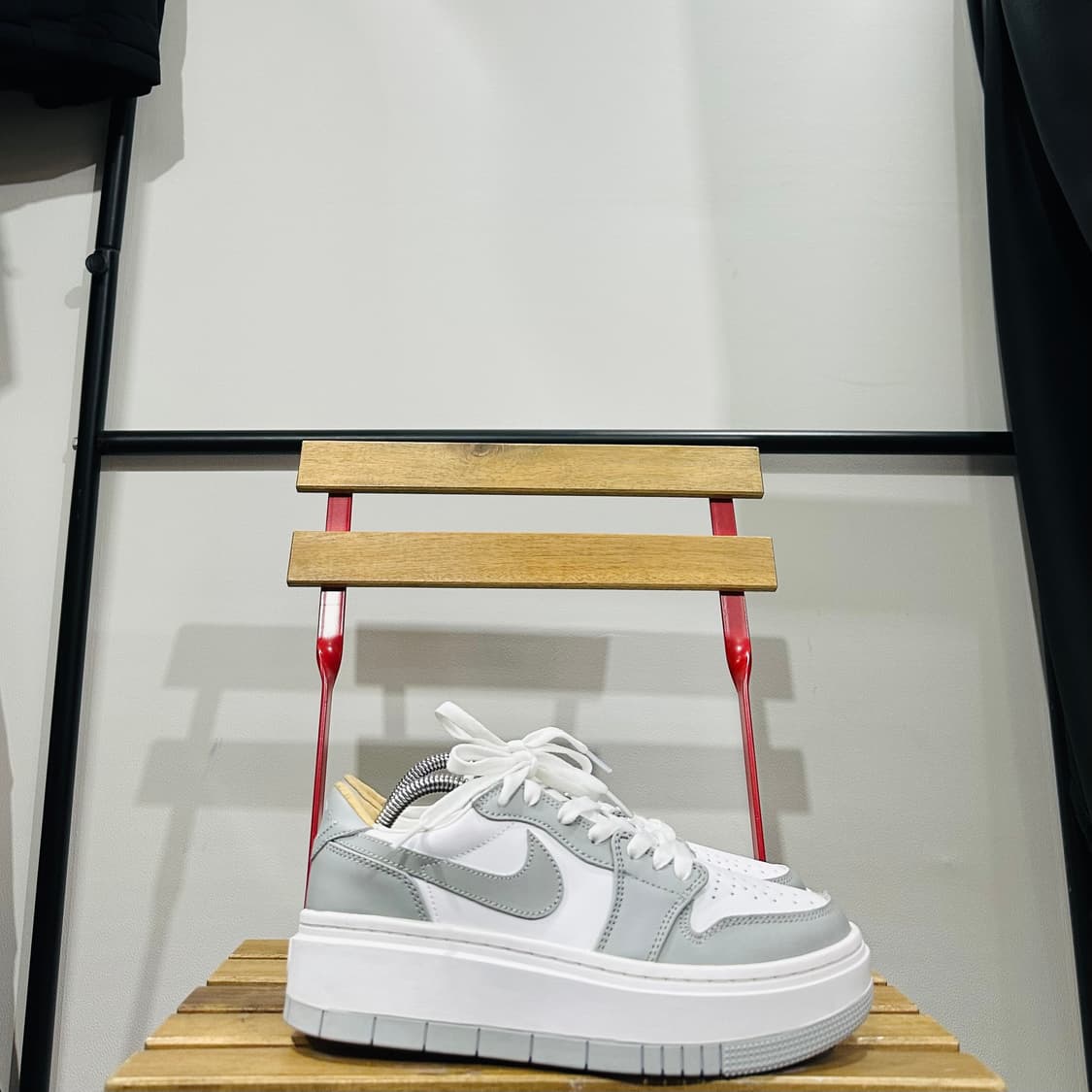 250) 나이키 운동화 남녀공용 신발 조던 1 엘리베이트 울프 그레이 상품이미지1