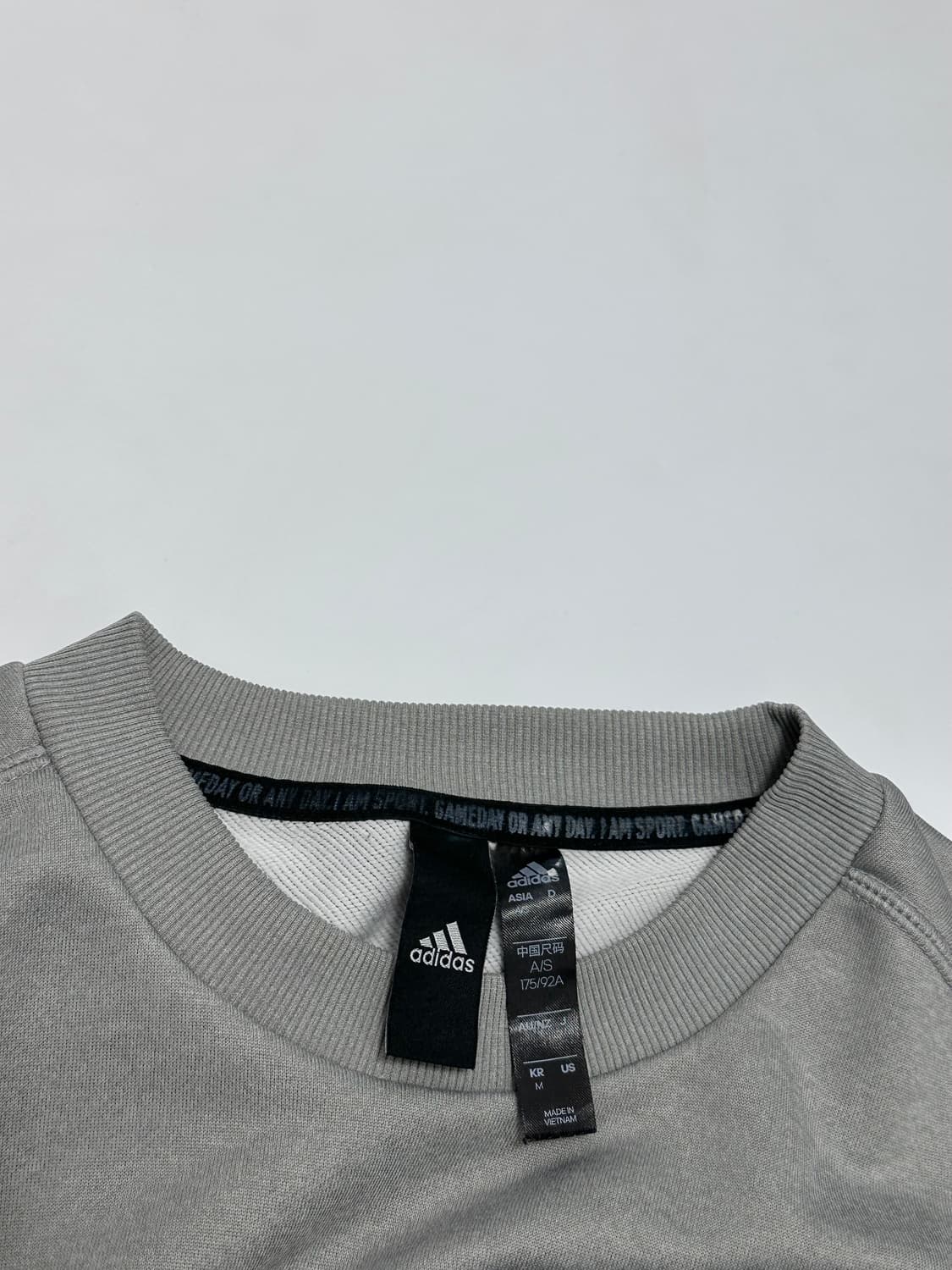 아디다스 빅로고 크루넥 맨투맨 상품이미지3