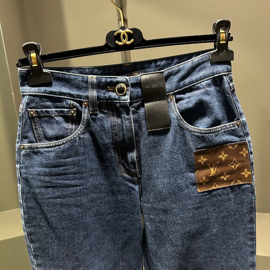 [34] 루이비통 모노그램 레더 패치 데님팬츠 상품이미지2