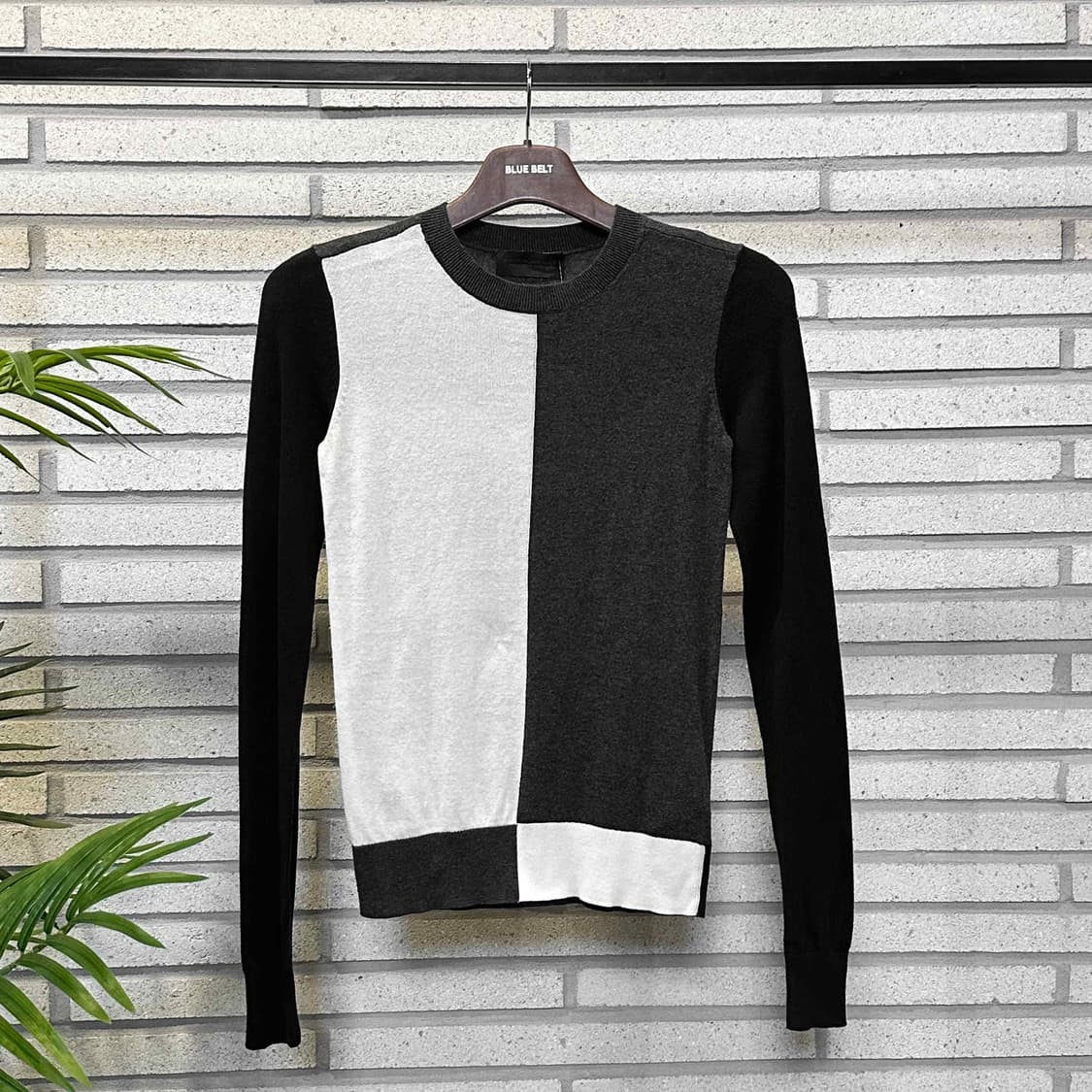 DIESEL 디젤 블랙골드 모노톤 블럭 패턴 니트 소매배색 디테일 상품이미지2