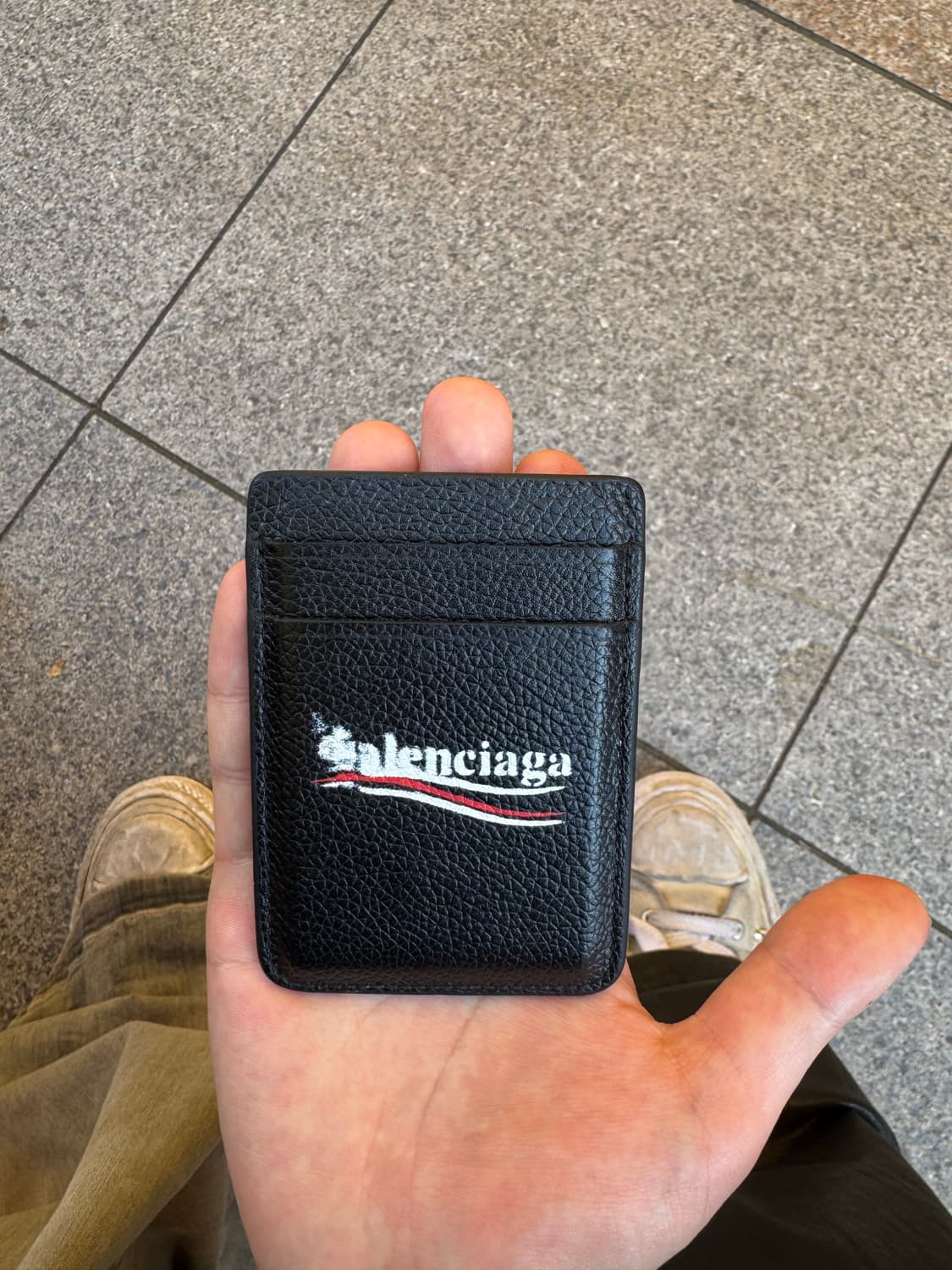 발렌시아가 웨이브로고 맥세이프 지갑  상품이미지2