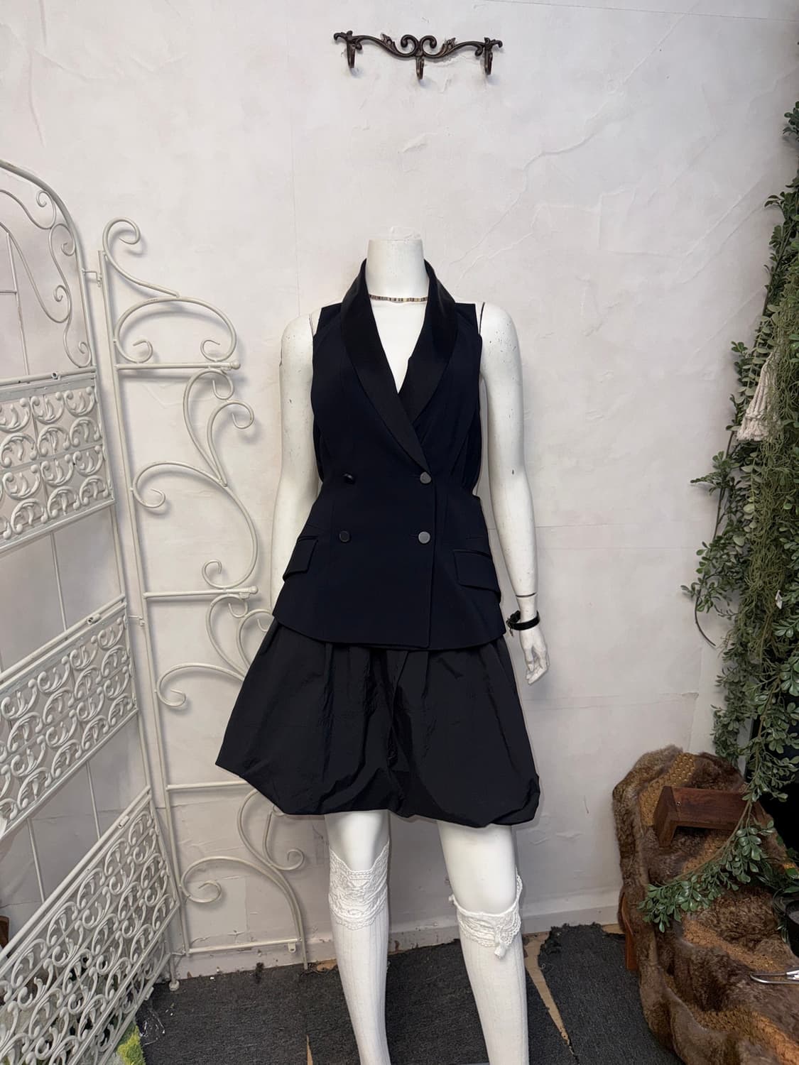 Obzee navy double button halter vest 상품이미지2