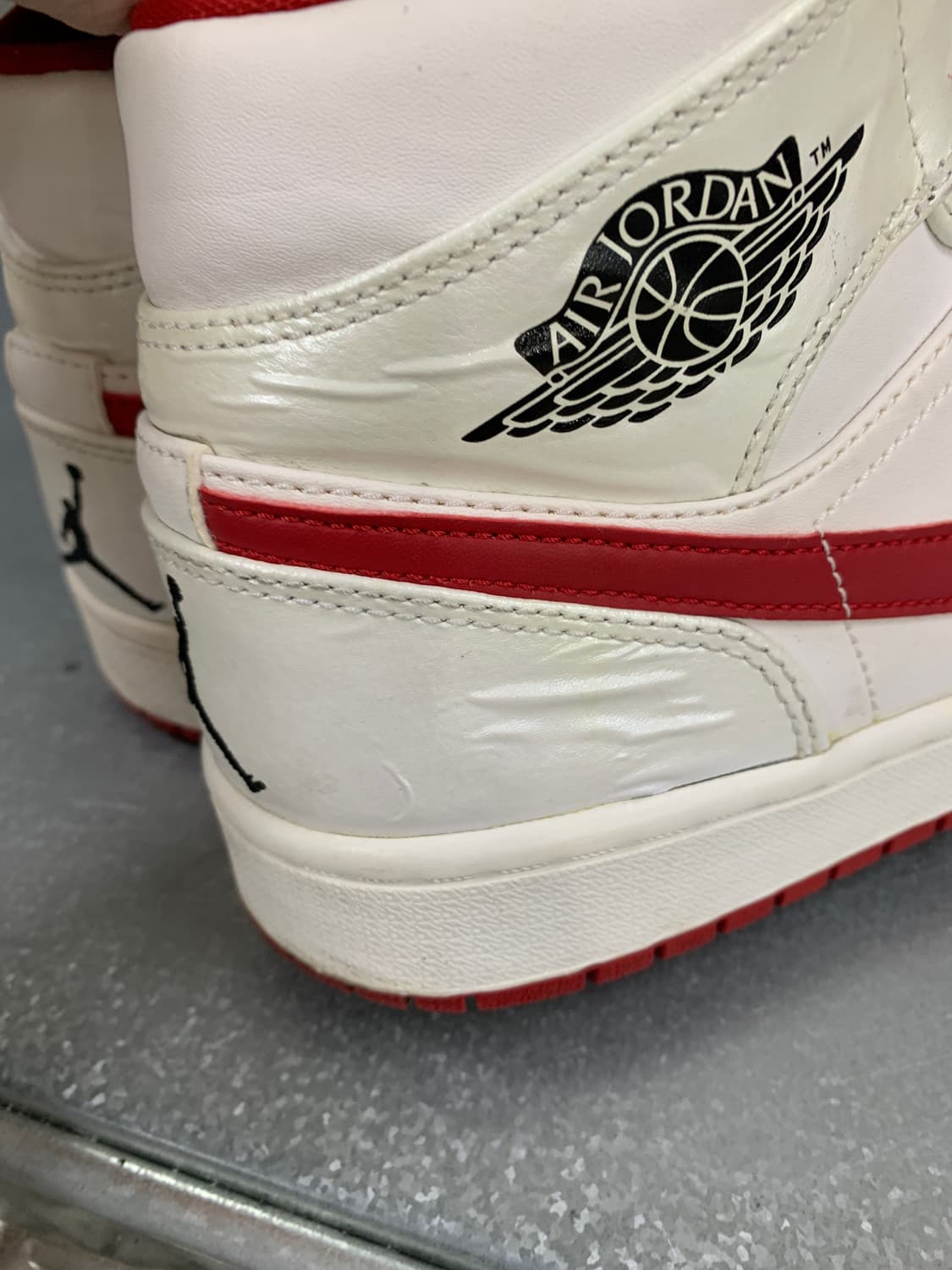 나이키 에어 조던 1 미드 화이트 짐 레드 270 상품이미지5