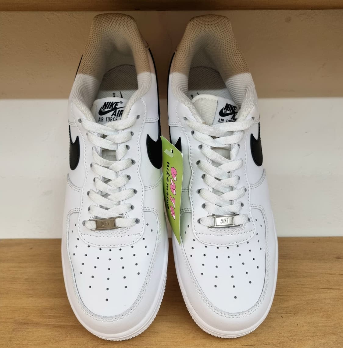나이키 에어포스 1 로우 흰검 상품이미지6