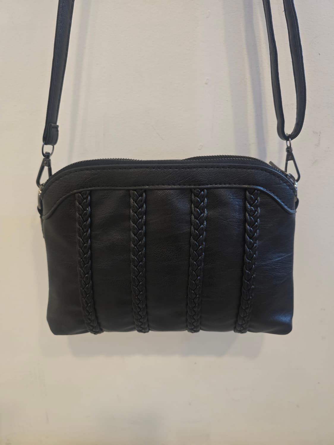 블랙가죽 꼬임 크로스백 상품이미지4