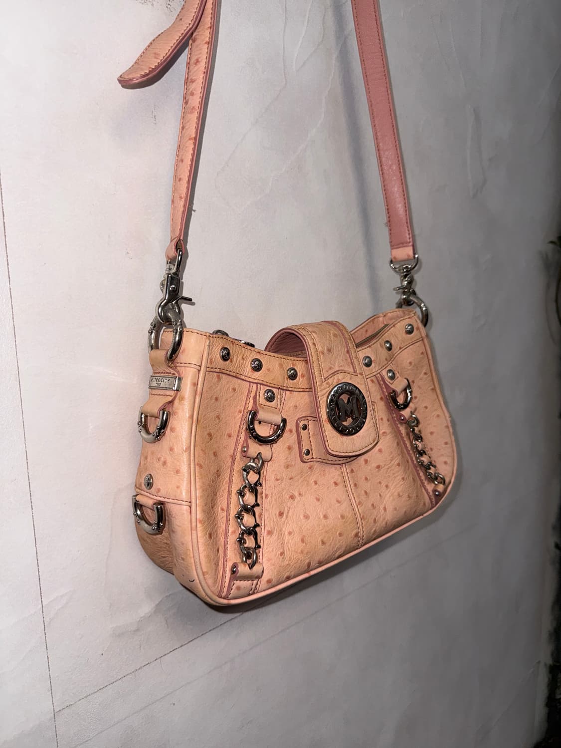 Metro City baby pink y2k stud chain 크로스백 상품이미지3