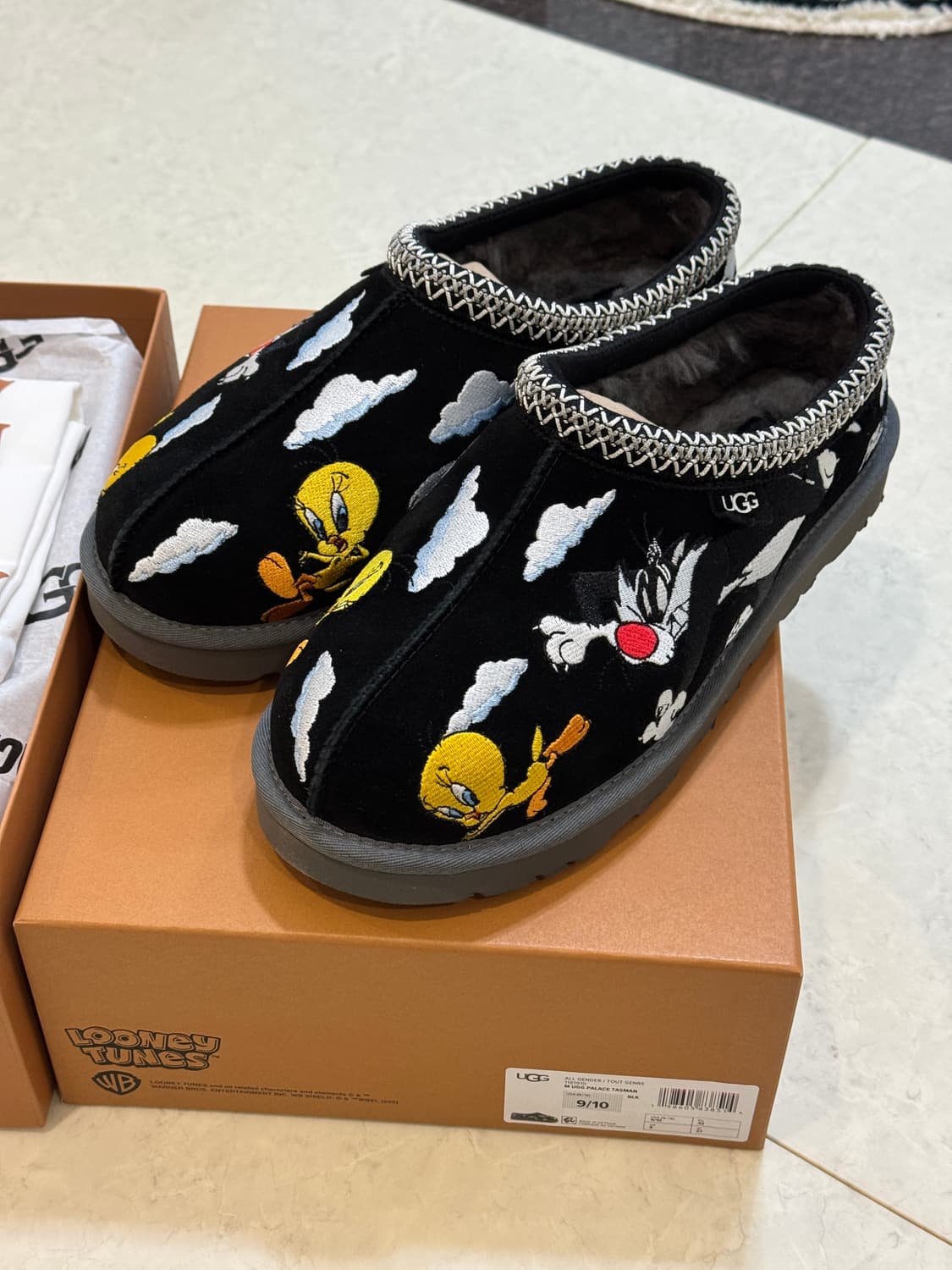 [US9, 270] 어그 x 팔라스 x 루니툰 타스만 블랙 상품이미지2