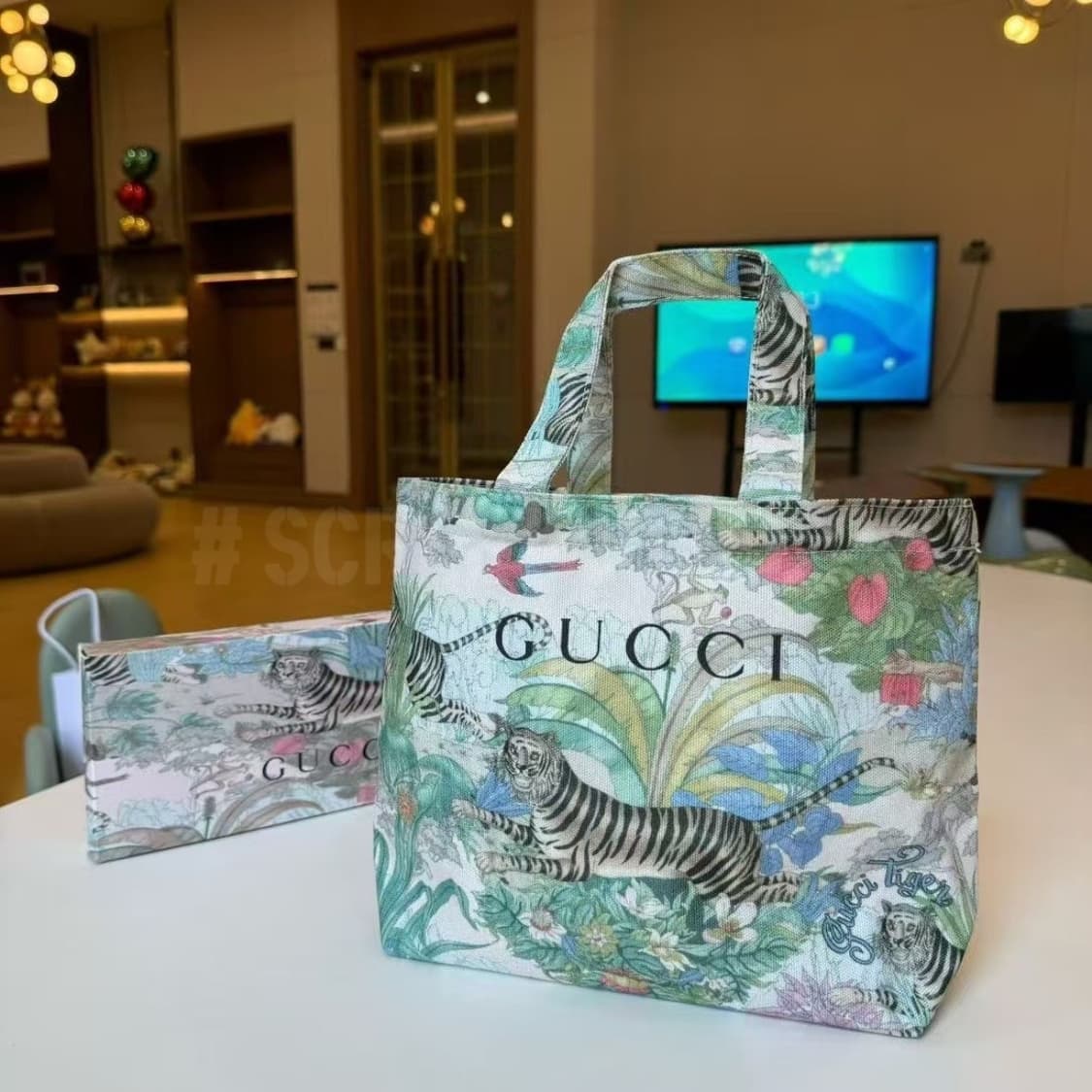 구찌뷰티 2025 타이거 에코백 기프트 토트백 라지 상품이미지2