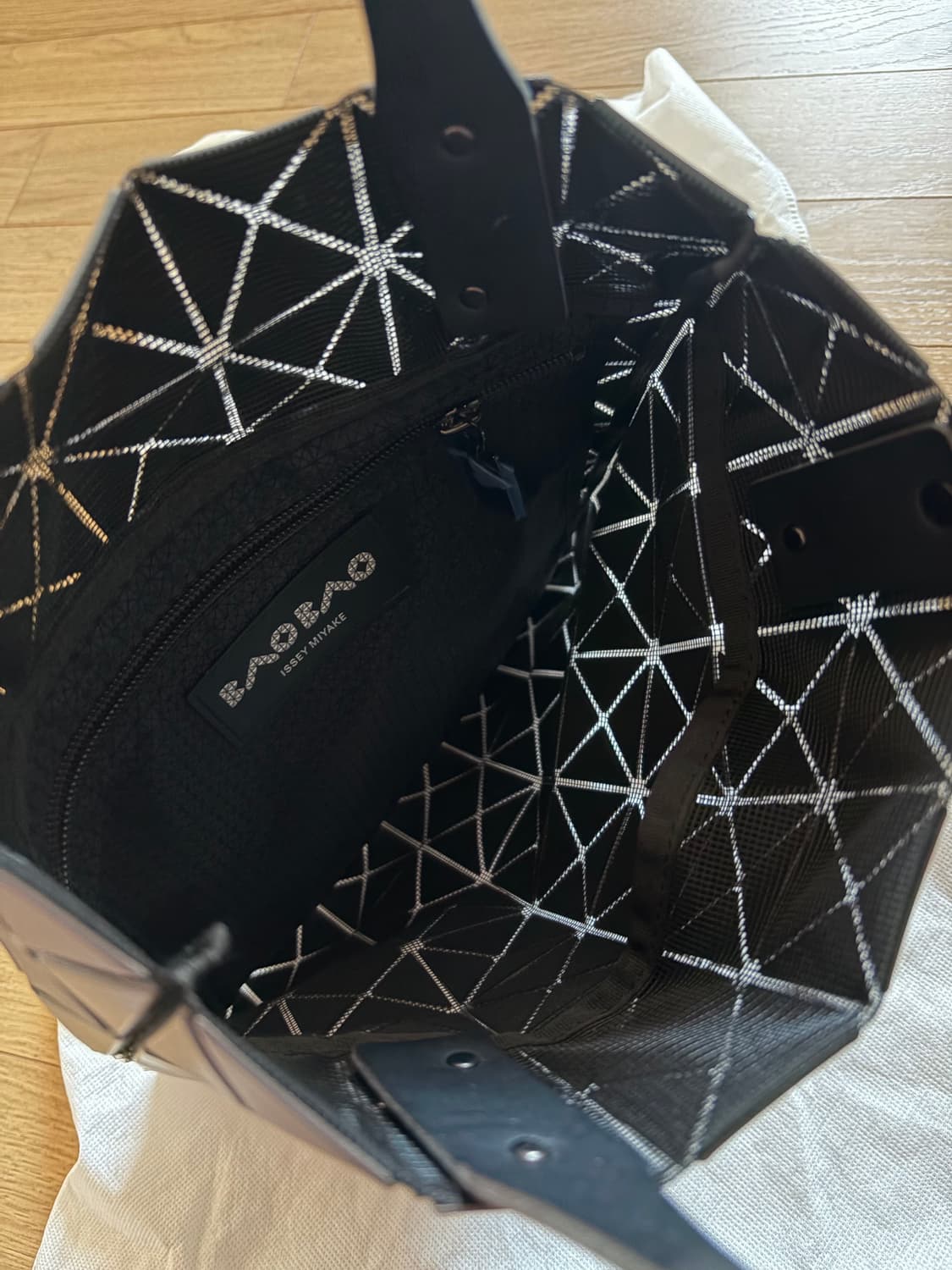 바오바오 루센트 토트백 스몰 그레이 상품이미지2