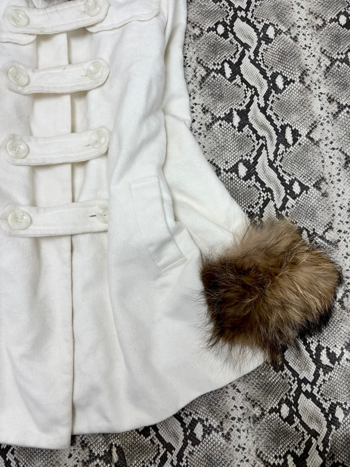 “Cecil Mcbee” Y2K Mood Fir Trimming Whit 상품이미지4