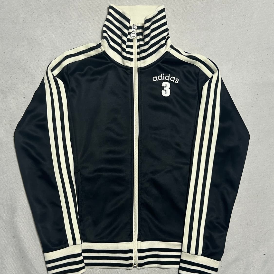 🫶🏻 아디다스 여성용 블랙 트랙탑 🫶🏻 상품이미지3