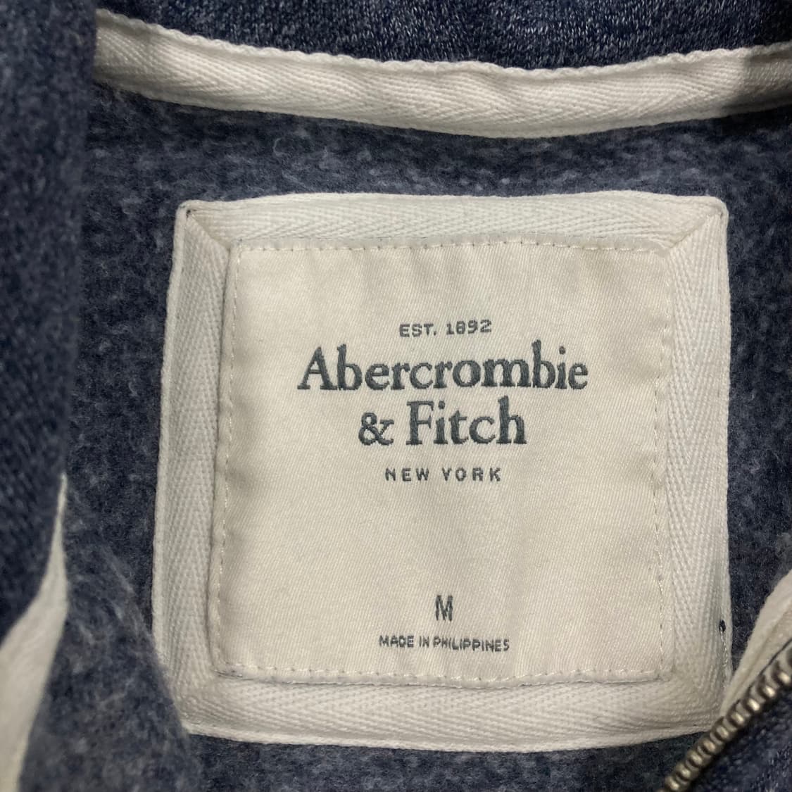 아베크롬비 네이비 컬러 스펠아웃 빅로고 후드 집업 상품이미지3