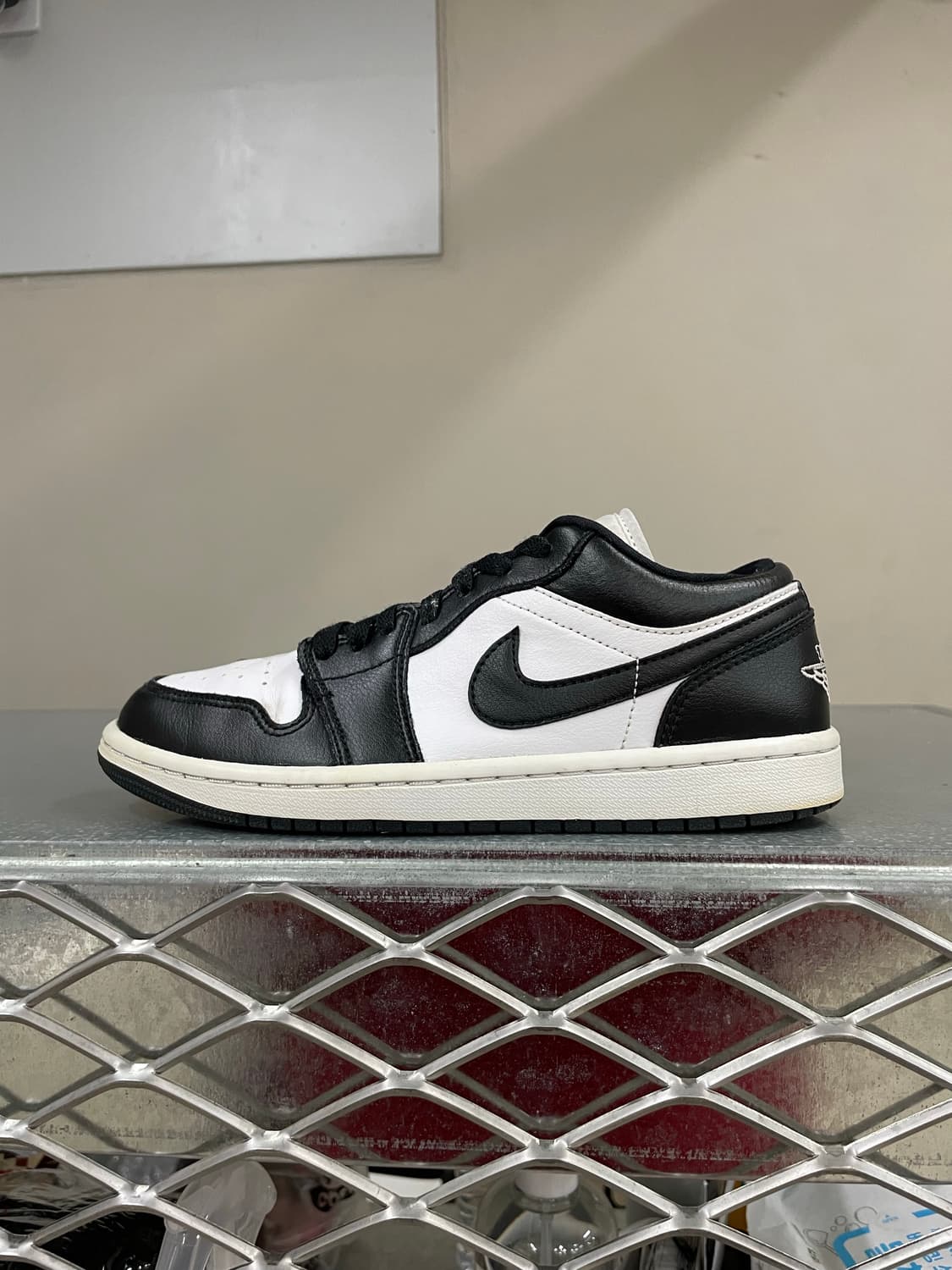 나이키 조던 1 로우 블랙 앤 화이트 240 상품이미지1