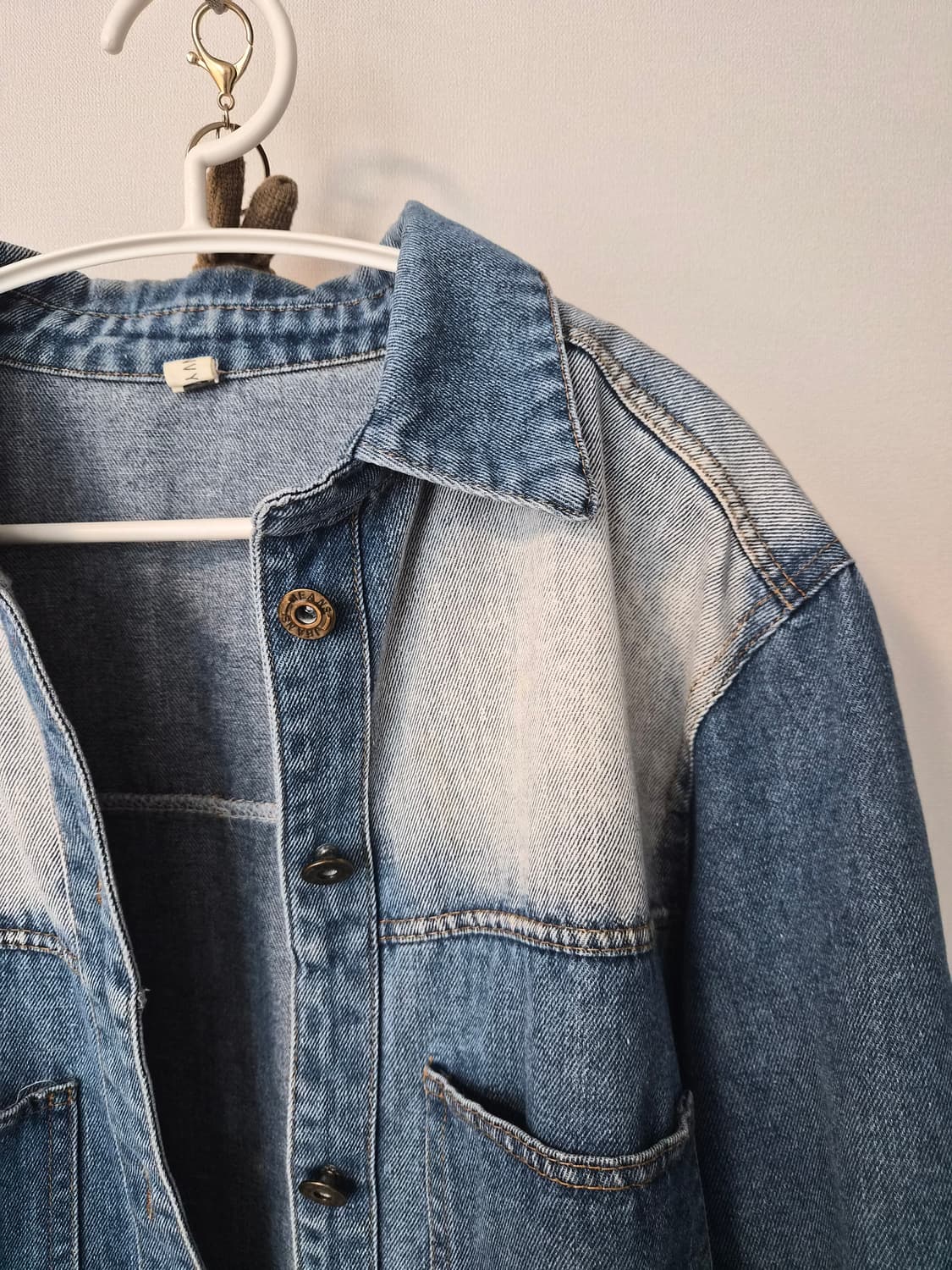 [유니크배색] 새상품빈티지 무드 워싱 데님 자켓 판매합니다 상품이미지5