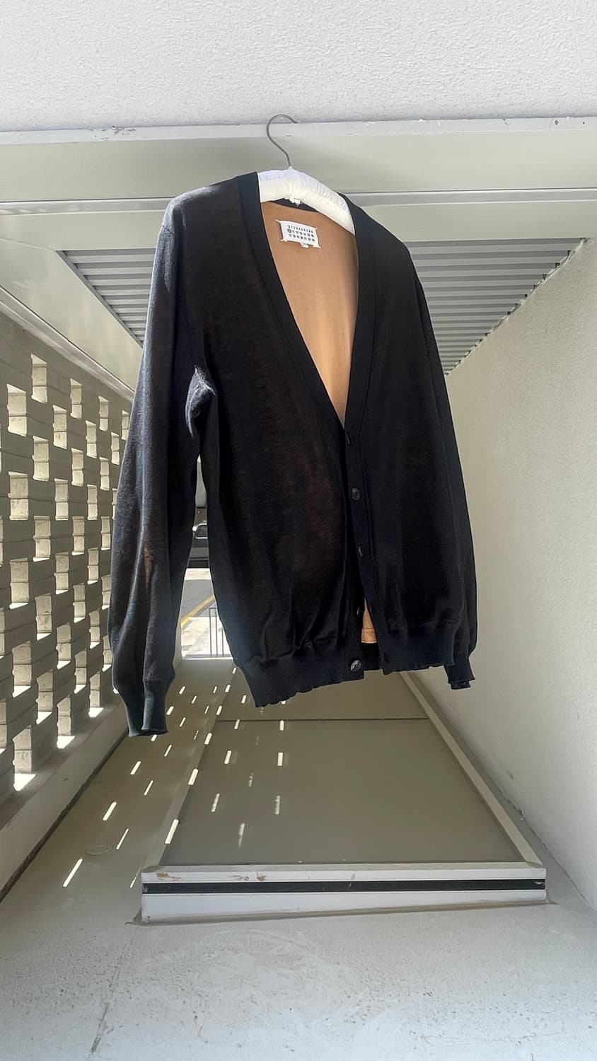 Maison Margiela See-through Cotton V-nec 상품이미지1