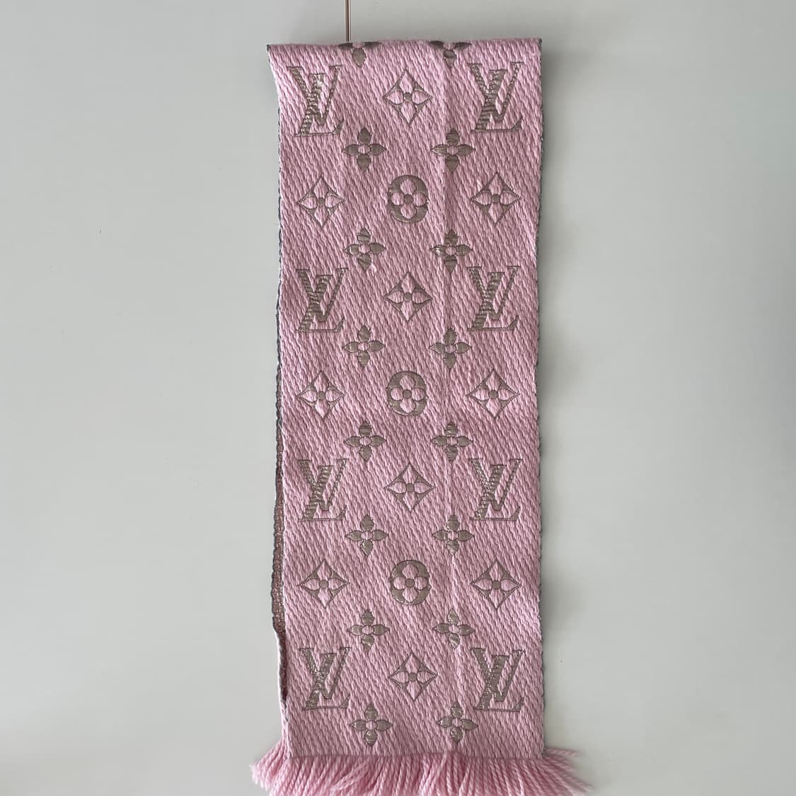 루이비통 모노그램 패턴 핑크 글리터 장식 머플러 상품이미지2