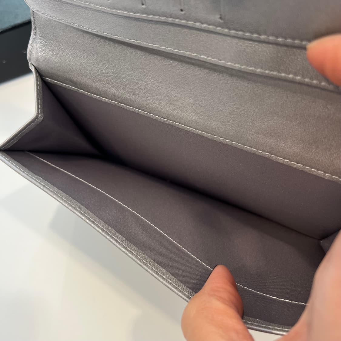 Chanel 샤넬 까멜리아 장지갑 상품이미지5