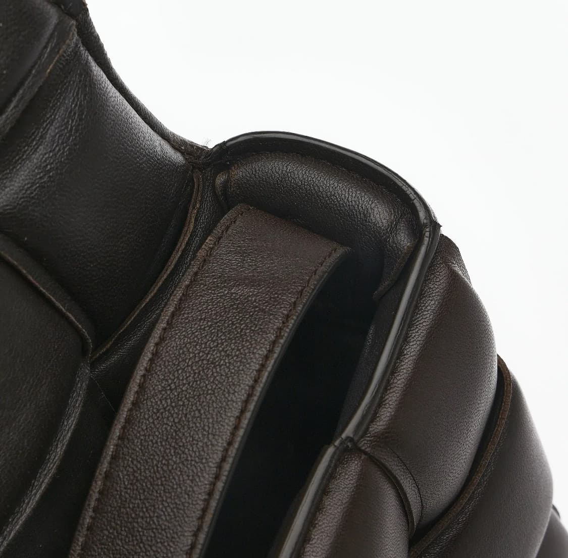 [A급] 보테가베네타 패디드 카세트 숄더 크로스백 판매합니다!!! 상품이미지6