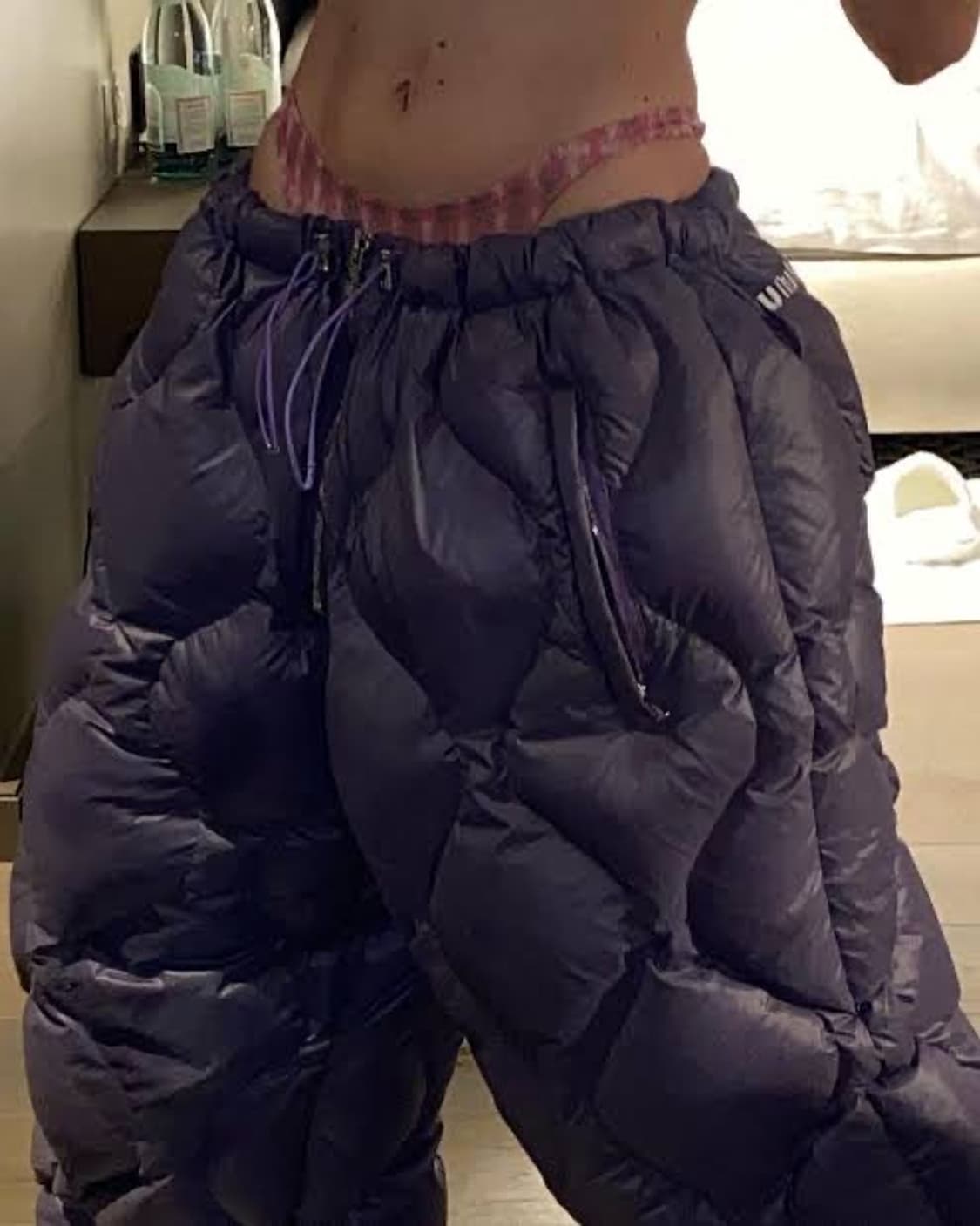 40/ 미우미우 퀄팅패딩 7부 백로고 팬츠 상품이미지2