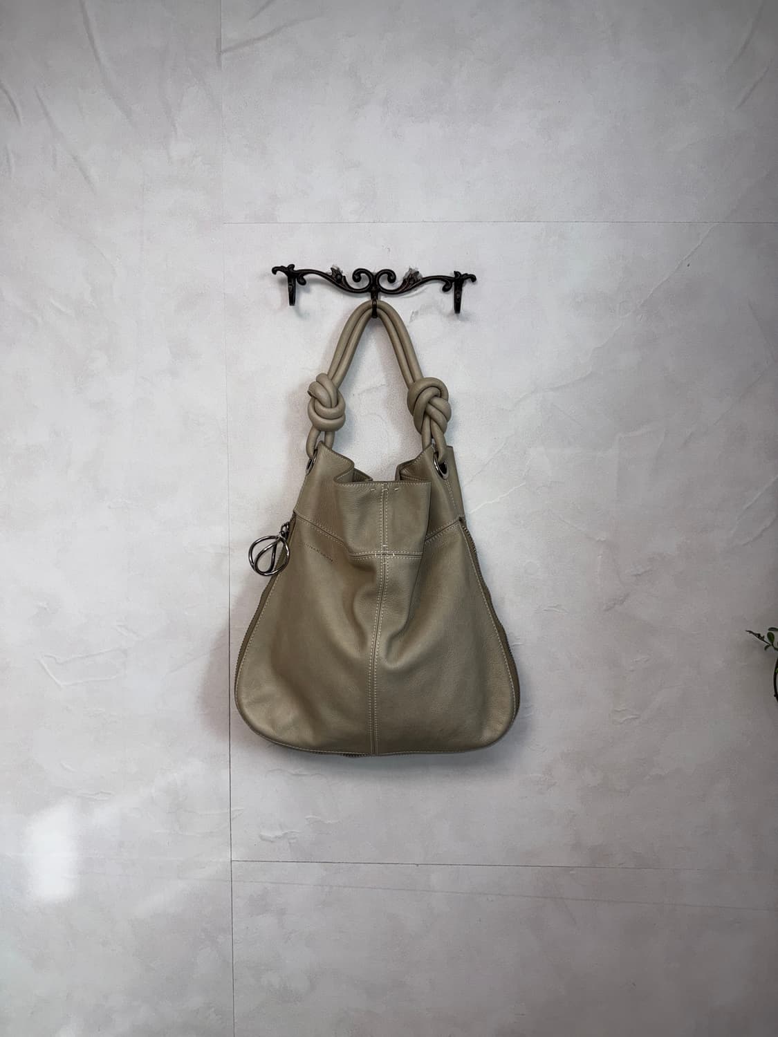 Donna Karan beige distinct knotted 숄더백 상품이미지1