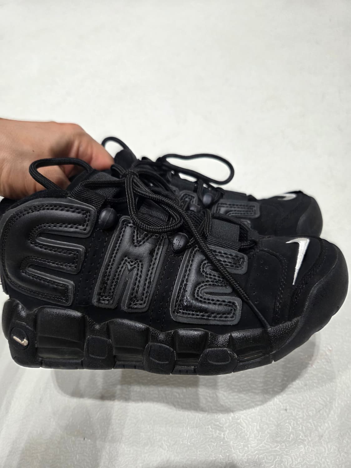 슈프림x나이키 에어모어 업템포 올블랙(235) 상품이미지4