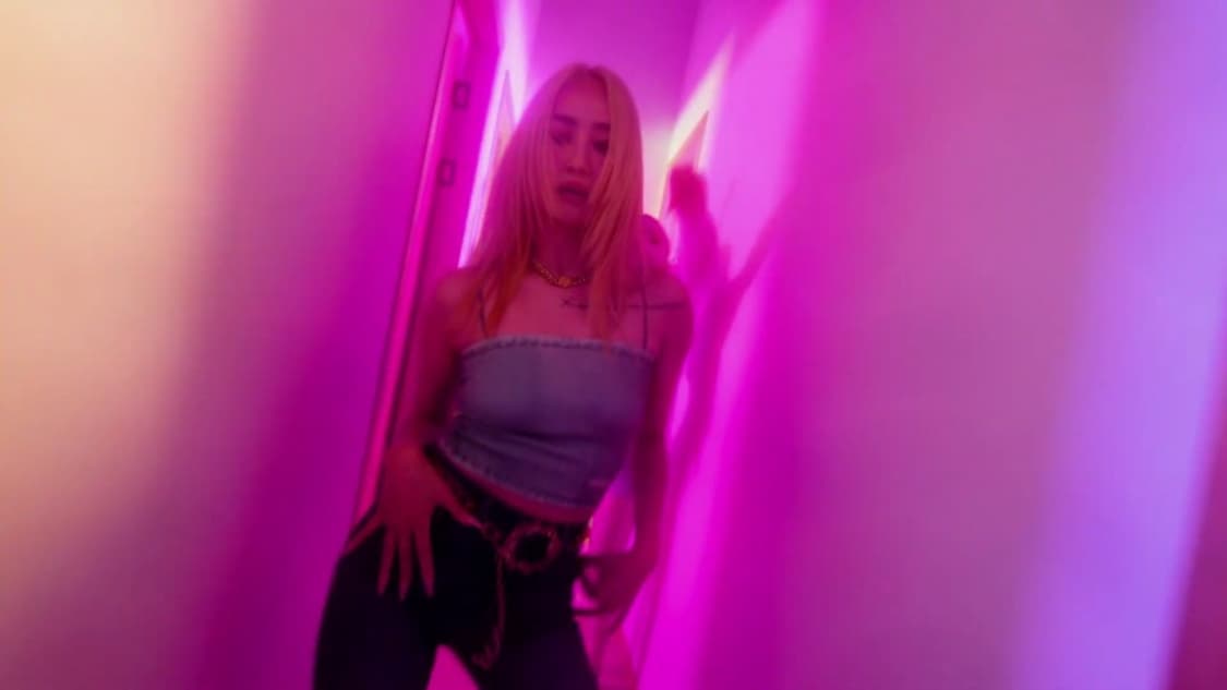 Yuse 유즈 프린트 데님 튜브탑 슬리브리스크롭연청프린팅포켓로고셋업중청청 상품이미지5