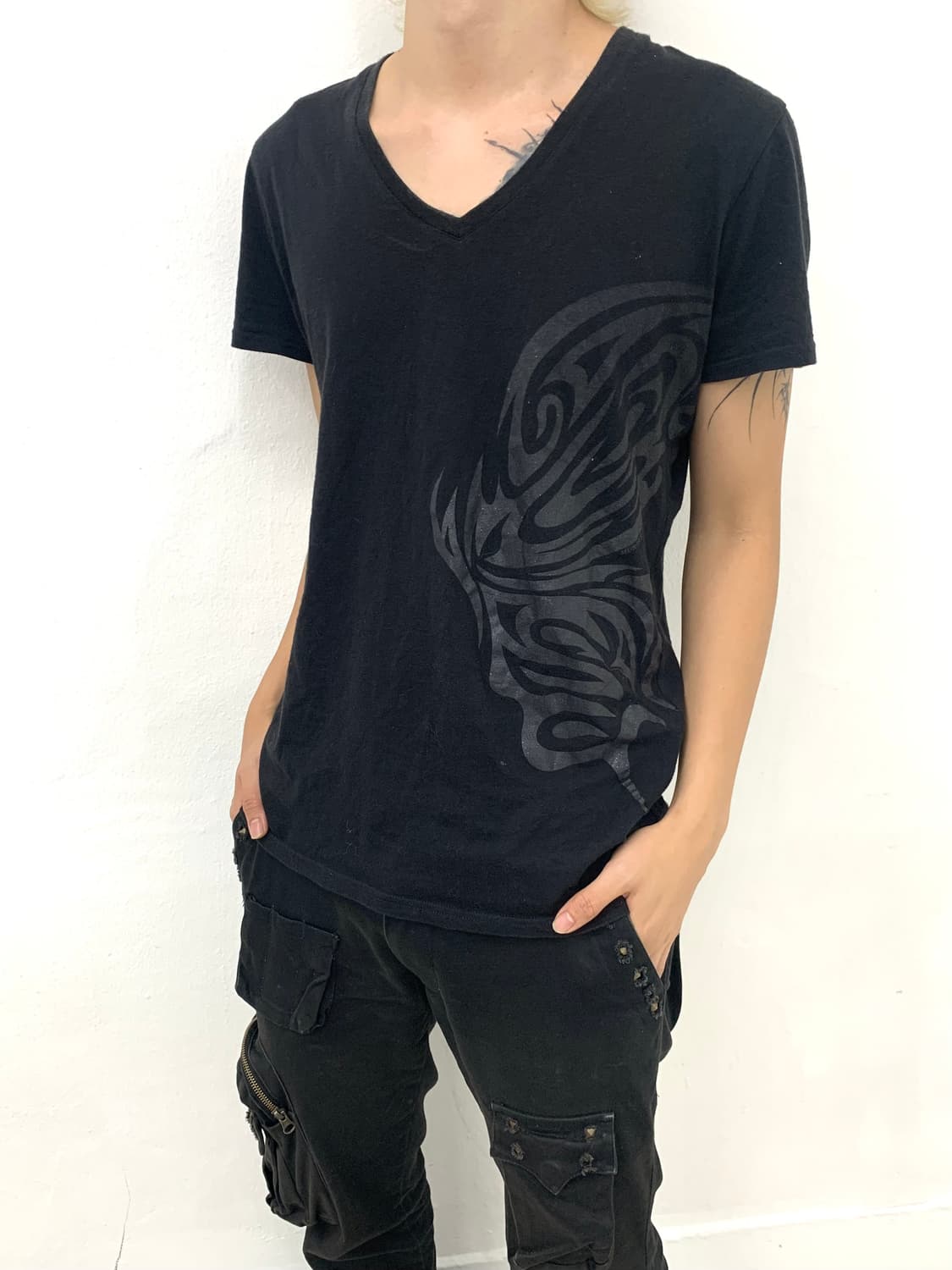 Murder license tribal v-neck t   상품이미지4
