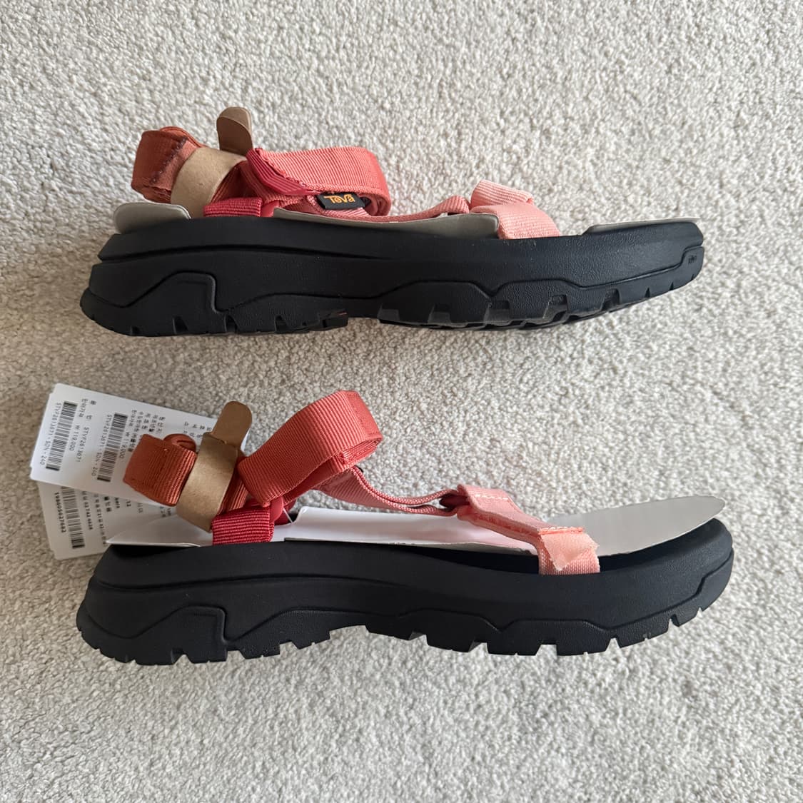 테바 허리케인 XLT 3 샌들 240 사이즈 상품이미지3