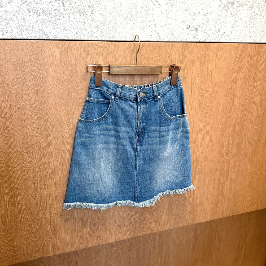 빈티지 데님 미디 스커트 밴딩 밑단 컷오프 디테일 A라인 블루 상품이미지1