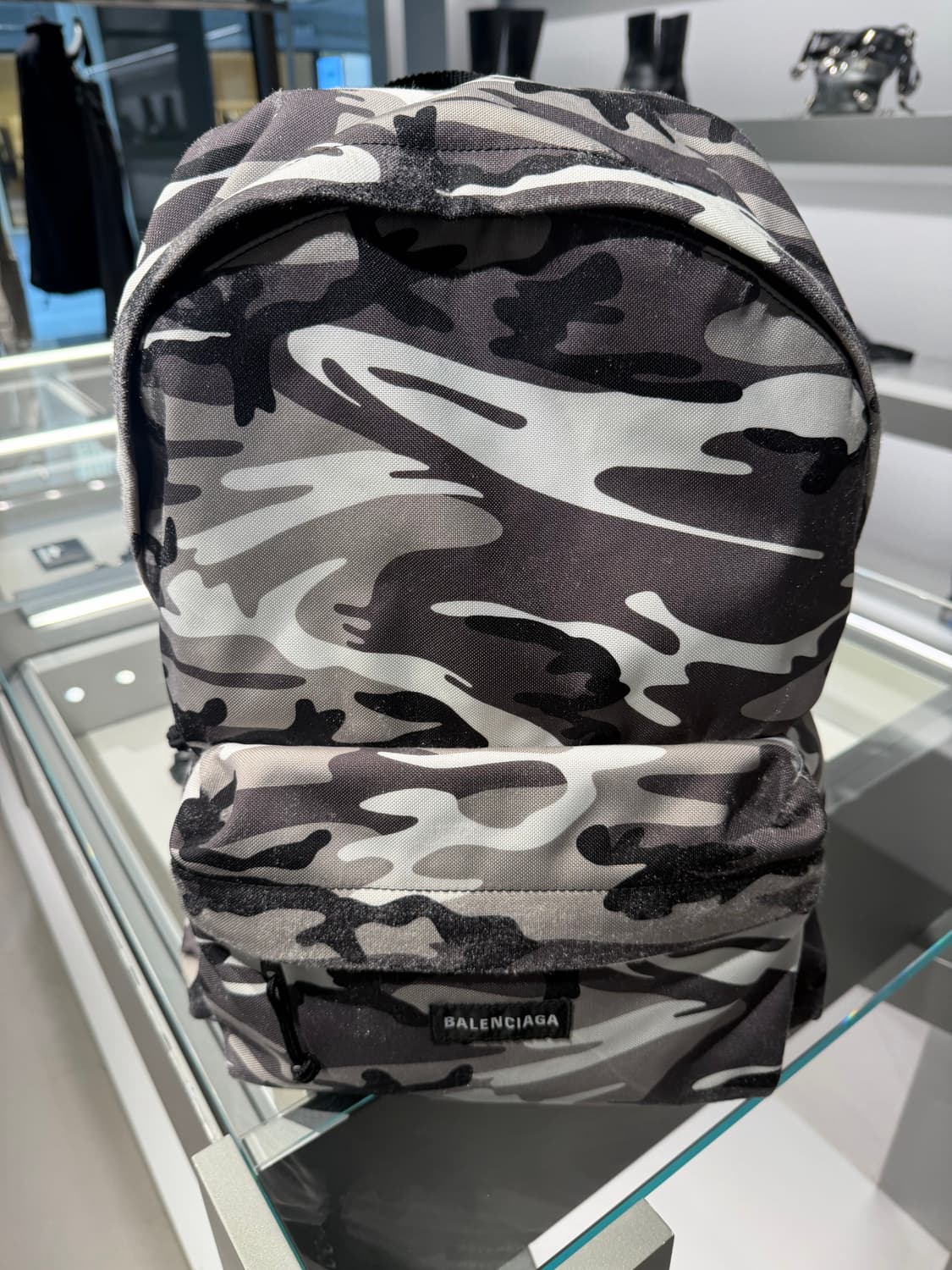 발렌시아가 익스플로러 카모 프린트 백팩  상품이미지1