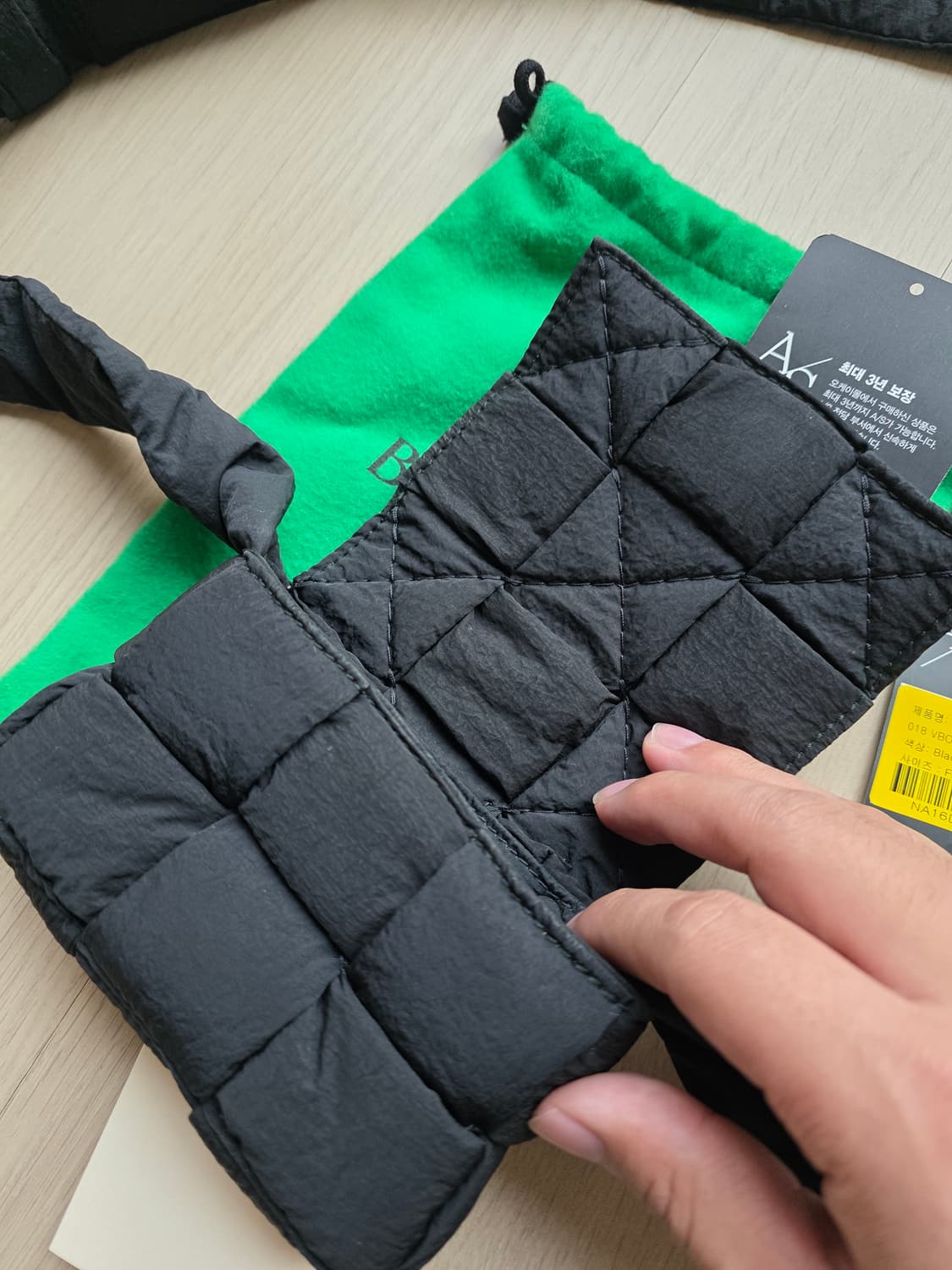 [풀구성,새상품급]보테가베네타 패딩 카세트백 블랙 상품이미지6