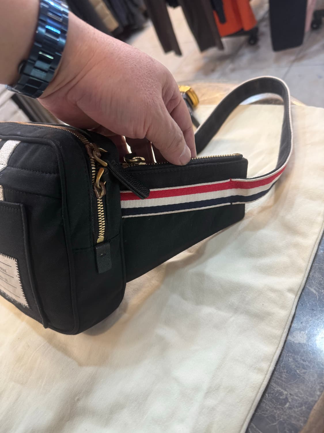 정품 톰브라운 벨트백 팝니다 상품이미지2