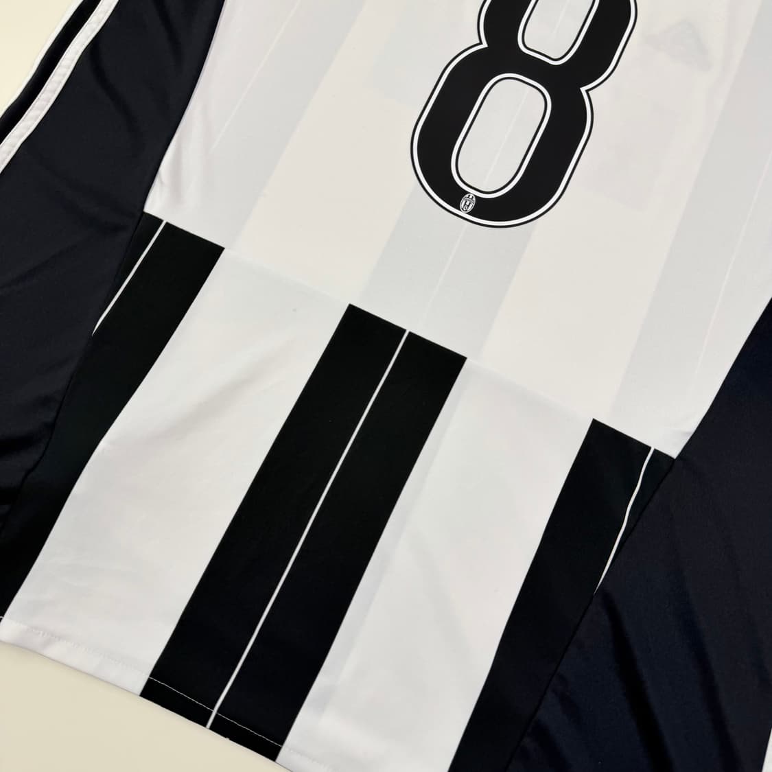 16-17 유벤투스 홈 마르키시오 유니폼 상품이미지3