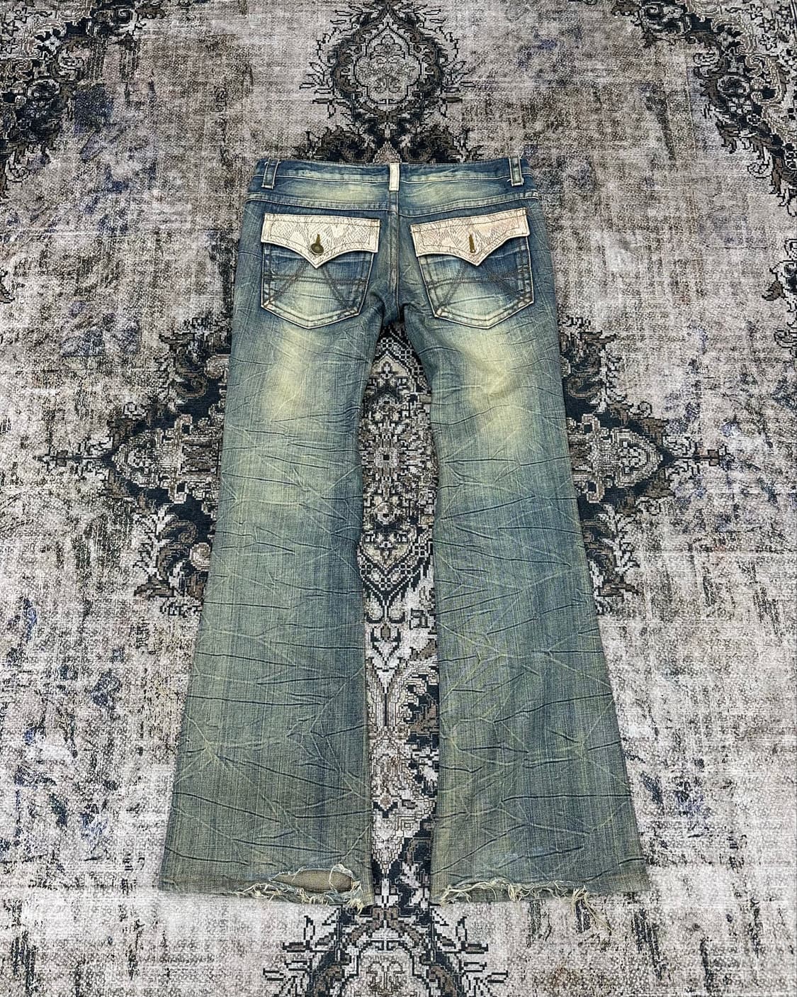 Agate label Python patch flared jeans 상품이미지1