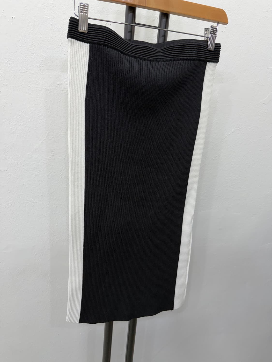 정품) 마이클코어스 블랙 화이트 배색 니트 스커트 S 상품이미지2