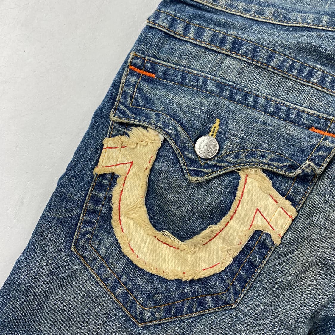 트루릴리전 자수 디테일 스트레이트 데님 진 (32) 상품이미지4