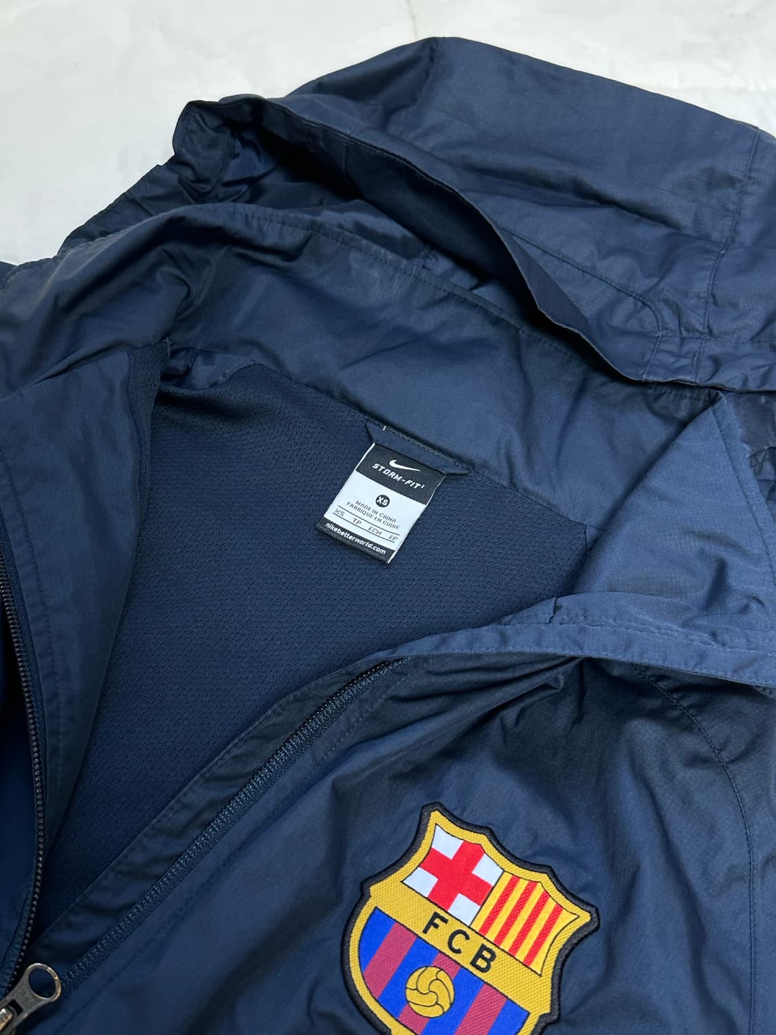 나이키 바르샤 카타르 패커블 바람막이 미디움  축구 유산소 상품이미지6