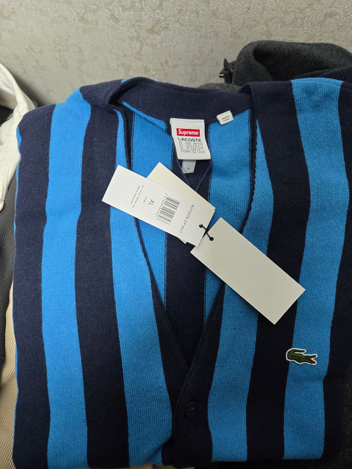 슈프림 x 라코스테 가디건 XL 팝니다 상품이미지1