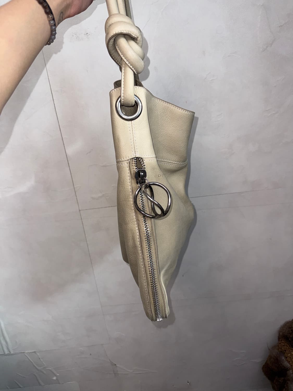 Donna Karan beige distinct knotted 숄더백 상품이미지4