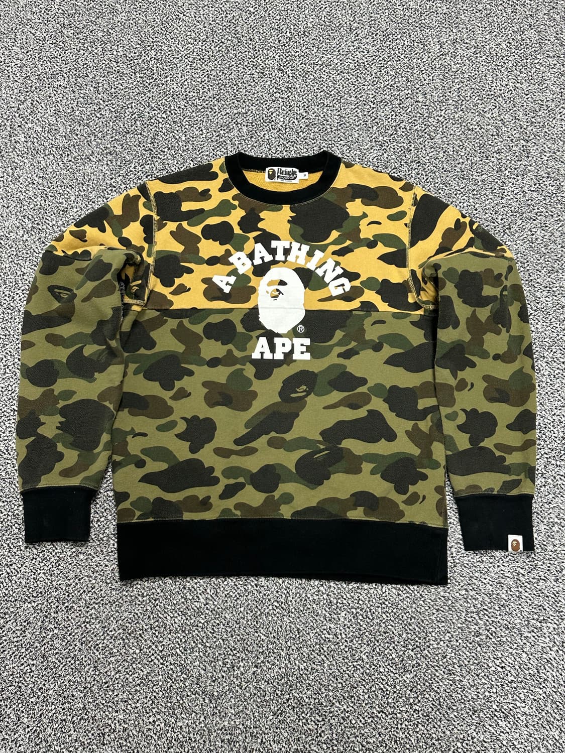 베이프 카모 맨투맨 상품이미지1