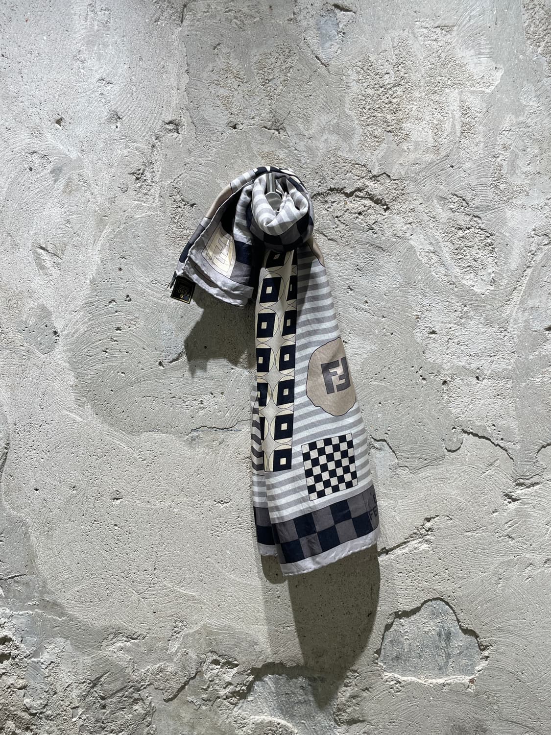 펜디 믹스 로고 멀티플 쉐입 실크 스카프 상품이미지2