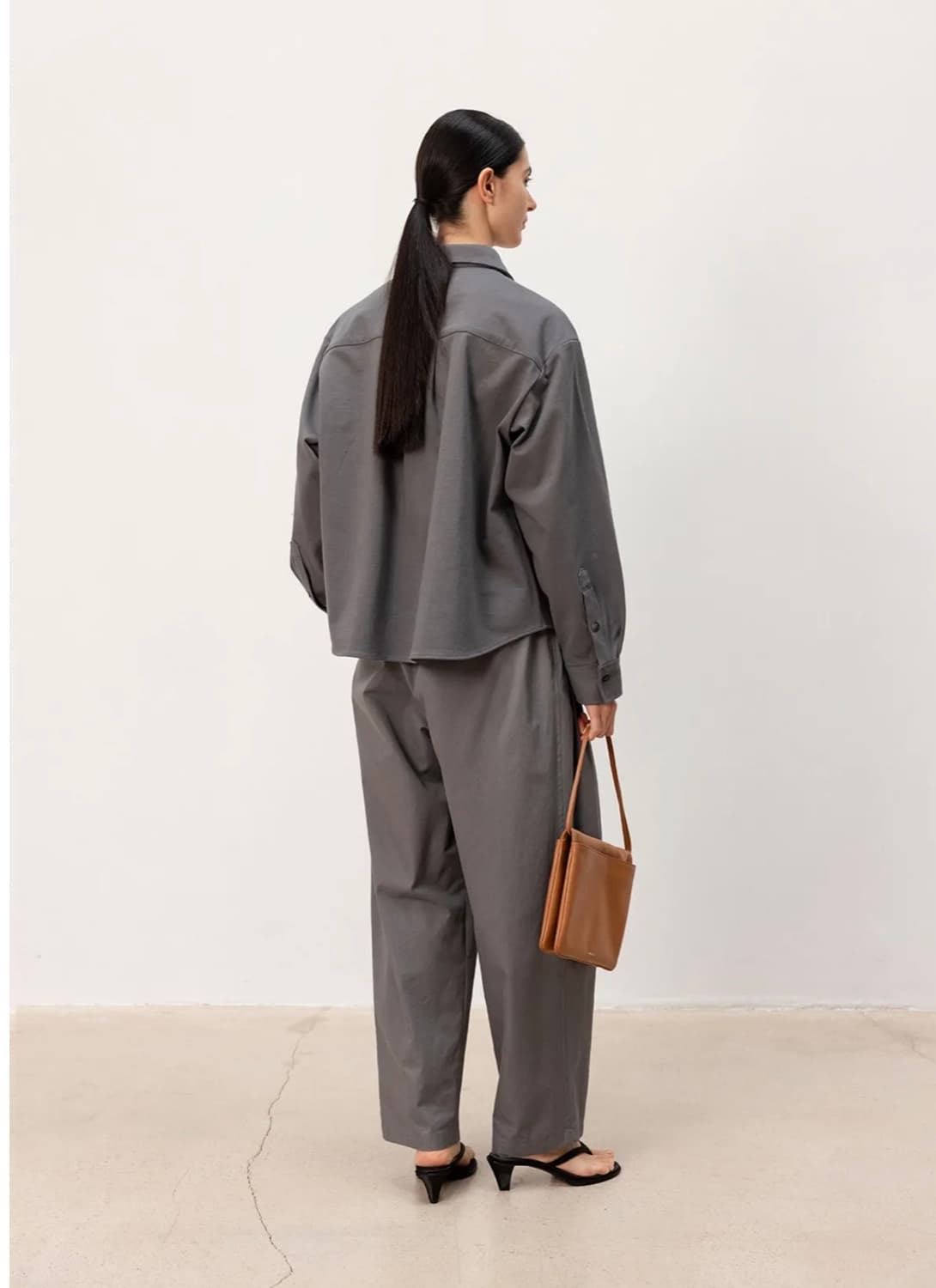 문달 moondal 코튼 볼륨 턱 팬츠 차콜 s 상품이미지3