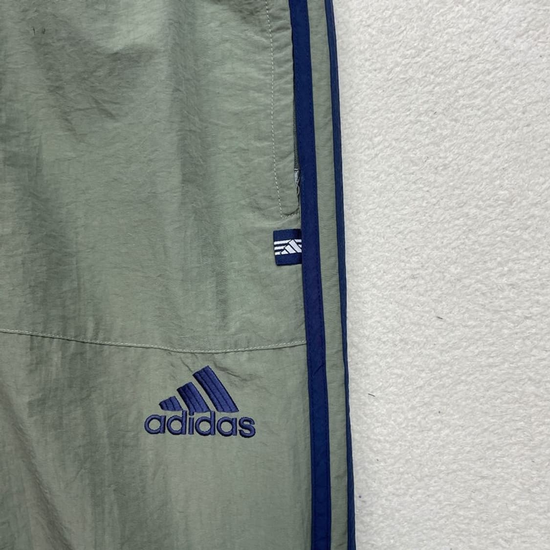ADIDAS 우븐 트랙팬츠 카키 상품이미지2