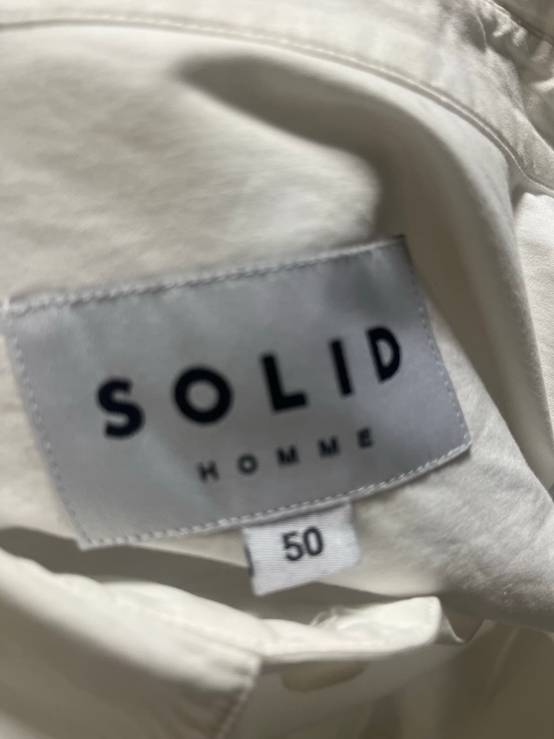 솔리드옴므 백로고 흰색셔츠 실제론 새하얀 흰색입니다 상품이미지4