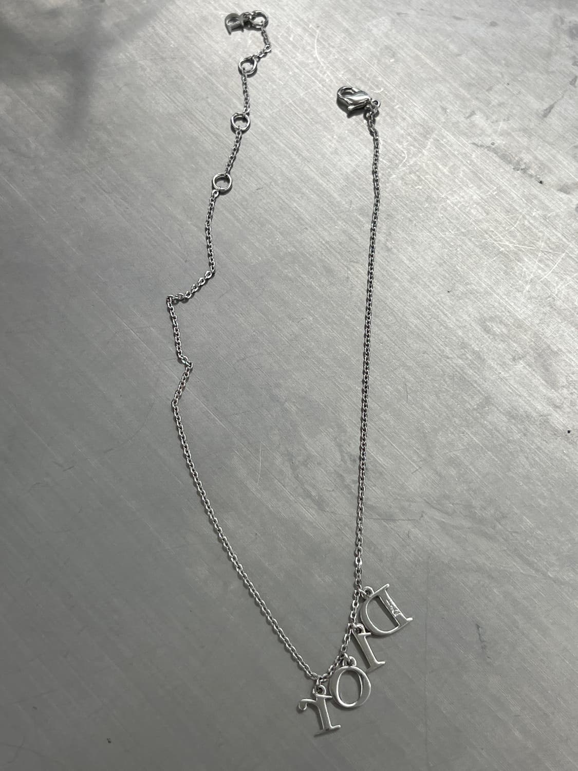 디올 DIOR 로고 목걸이 상품이미지2