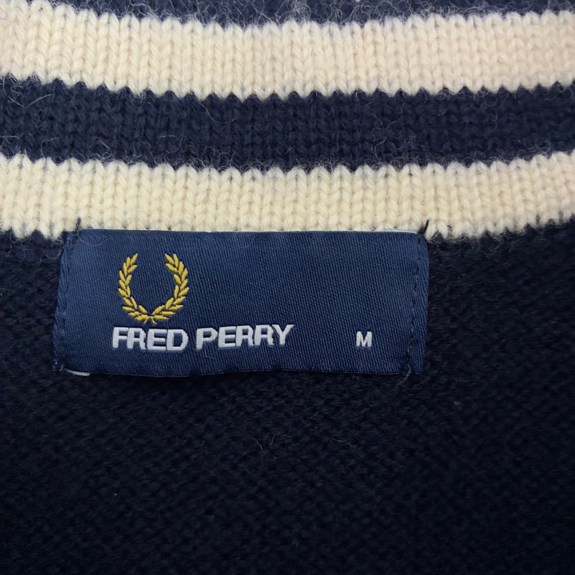 FredPerry  프레드페리 자수 네이비 베스트 니트 상품이미지5