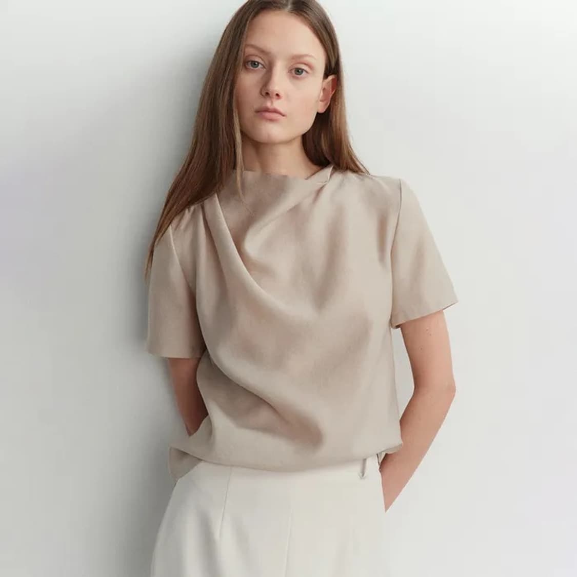 이아 cowl 넥 블라우스 - 베이지 상품이미지1