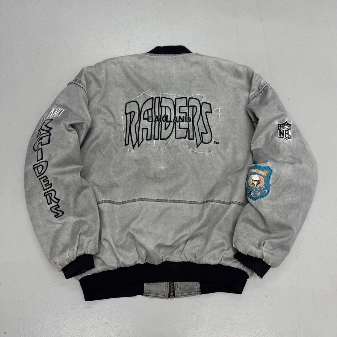 넛맥 90s NFL 오클랜드 레이더스 스톤워싱 항공 자켓 상품이미지3
