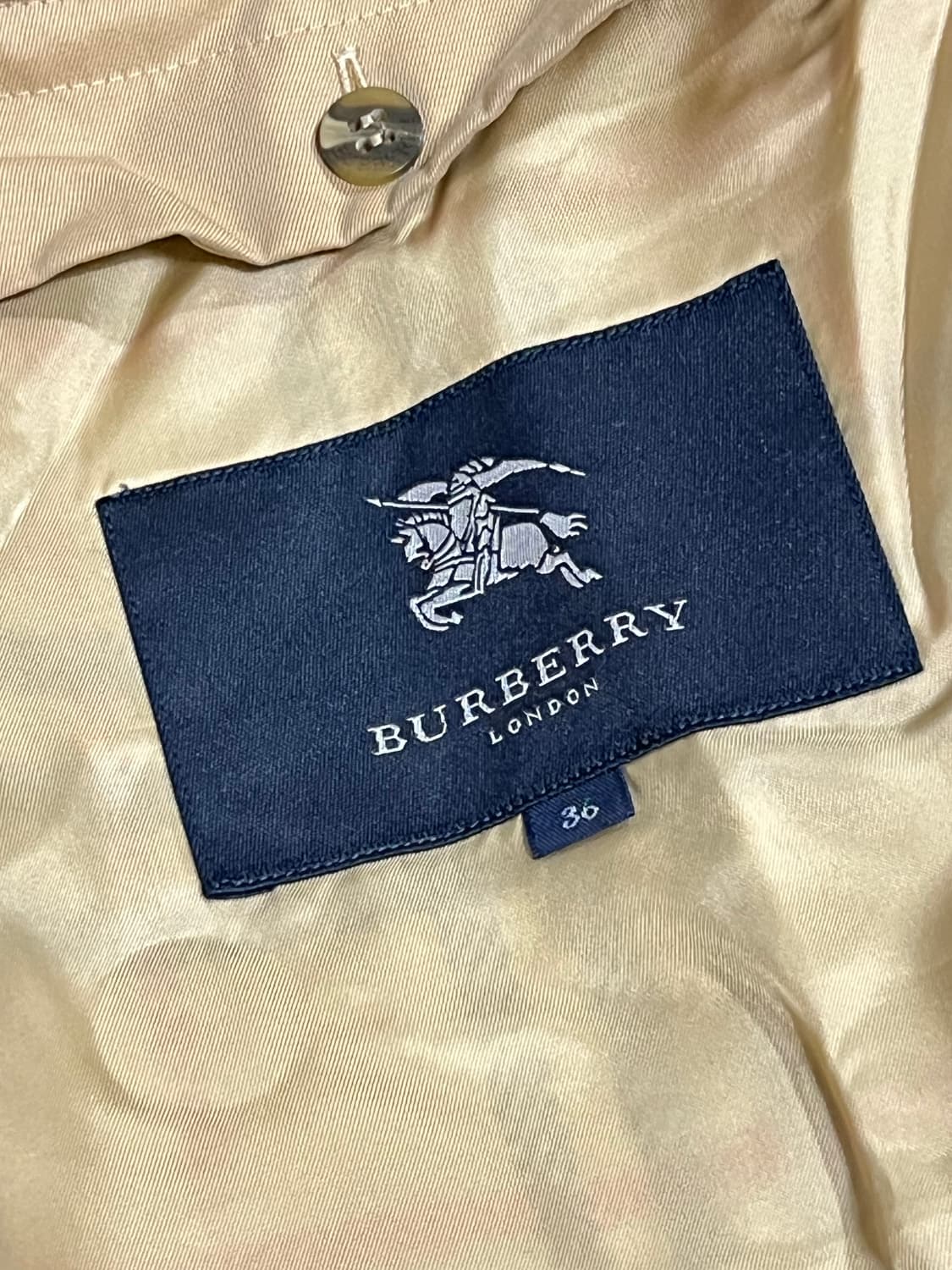 (36) 버버리 더블버튼 클래식 트렌치코트 상품이미지8